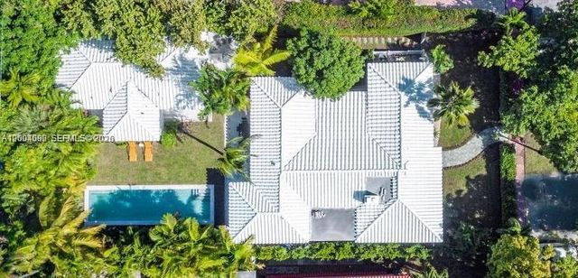 1123 Bay Dr, Miami Beach, FL 33141
