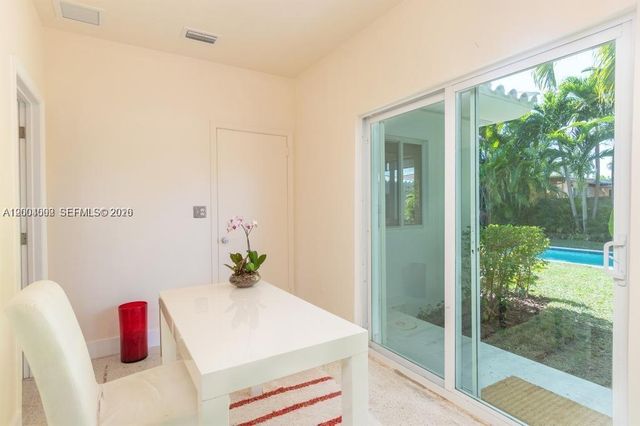 1123 Bay Dr, Miami Beach, FL 33141