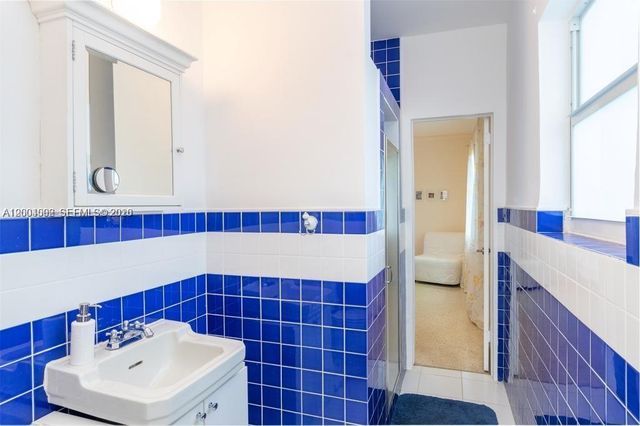 1123 Bay Dr, Miami Beach, FL 33141