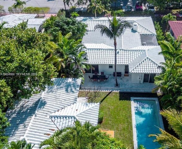 1123 Bay Dr, Miami Beach, FL 33141