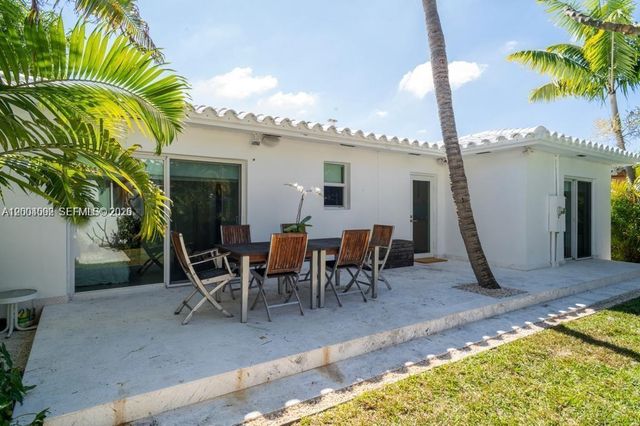 1123 Bay Dr, Miami Beach, FL 33141