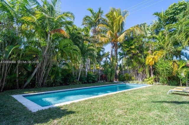1123 Bay Dr, Miami Beach, FL 33141