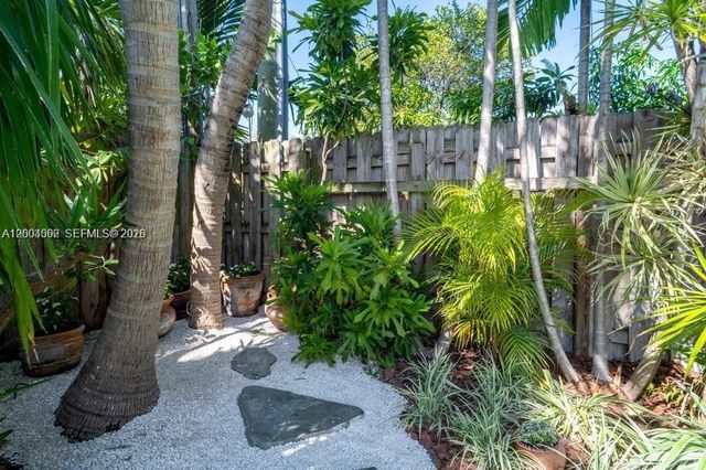 1123 Bay Dr, Miami Beach, FL 33141