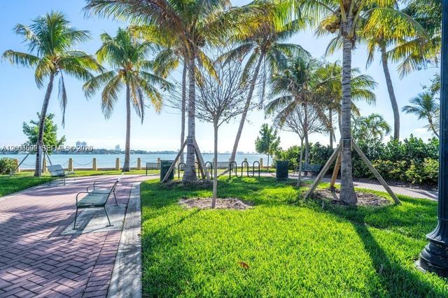 1123 Bay Dr, Miami Beach, FL 33141