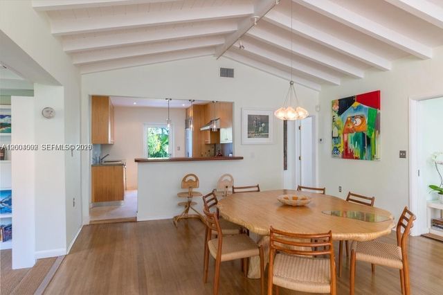 1123 Bay Dr, Miami Beach, FL 33141
