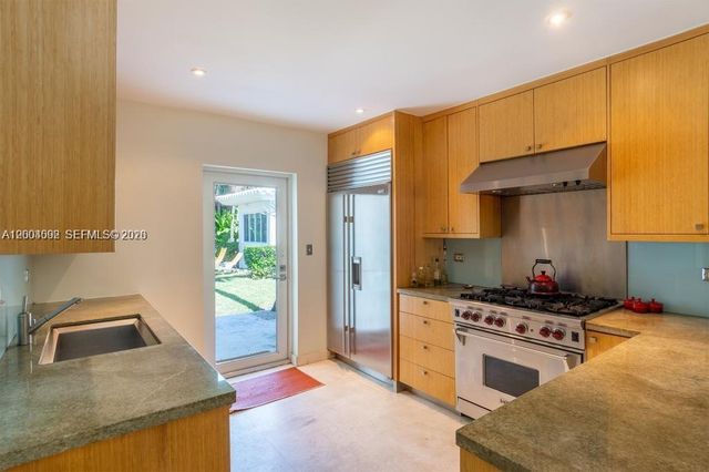 1123 Bay Dr, Miami Beach, FL 33141
