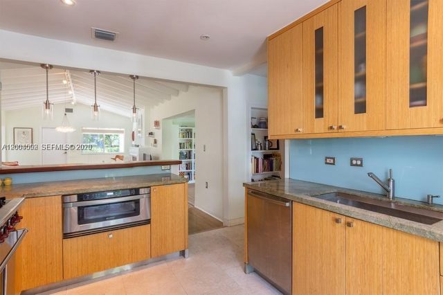 1123 Bay Dr, Miami Beach, FL 33141