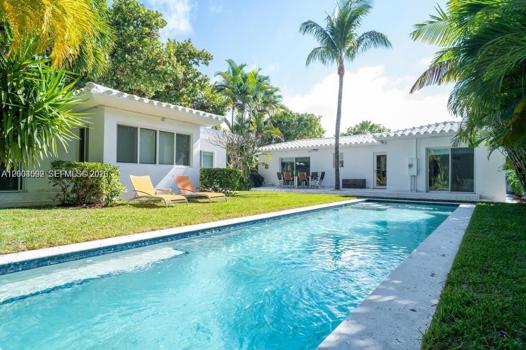 1123 Bay Dr, Miami Beach, FL 33141