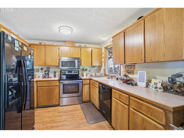 12723 Se MAIN St, Portland, OR 97233