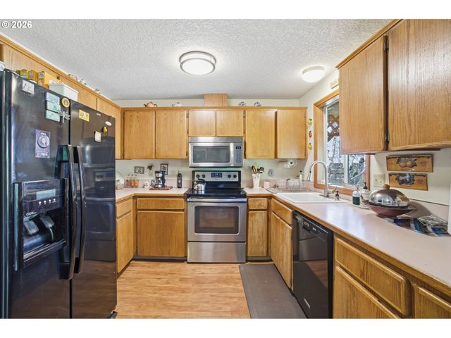 12723 Se MAIN St, Portland, OR 97233