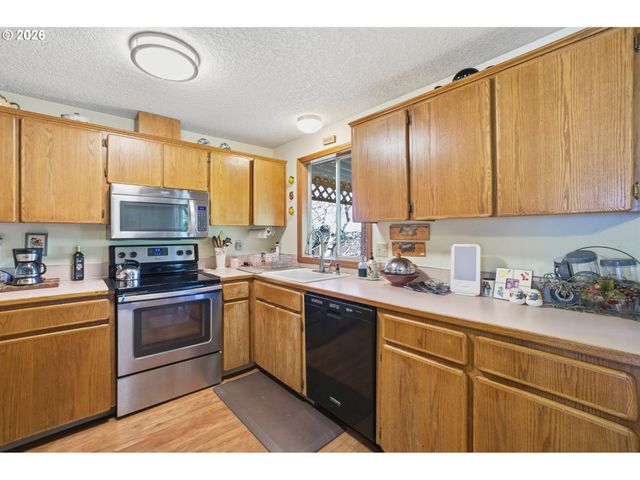 12723 Se MAIN St, Portland, OR 97233