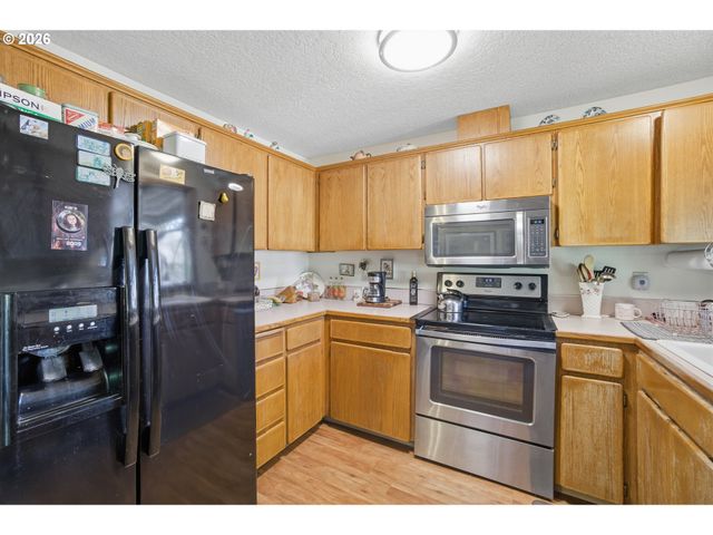 12723 Se MAIN St, Portland, OR 97233