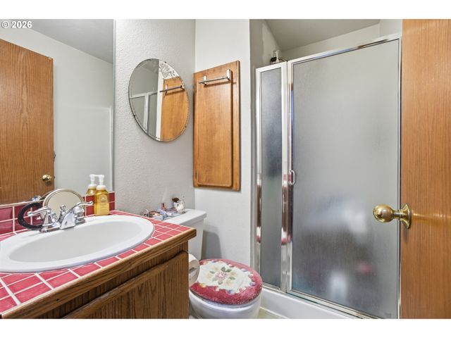 12723 Se MAIN St, Portland, OR 97233