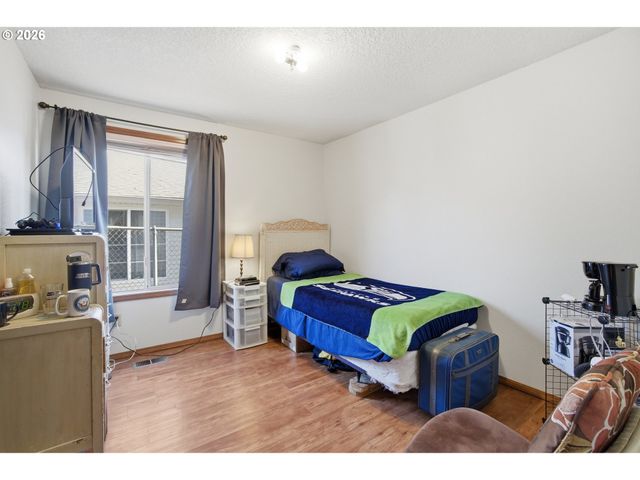 12723 Se MAIN St, Portland, OR 97233