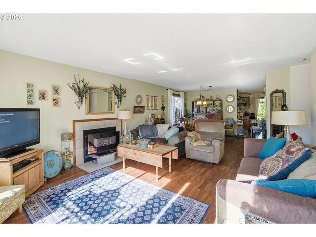 12723 Se MAIN St, Portland, OR 97233