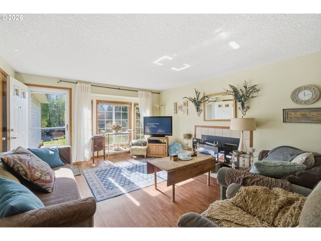 12723 Se MAIN St, Portland, OR 97233