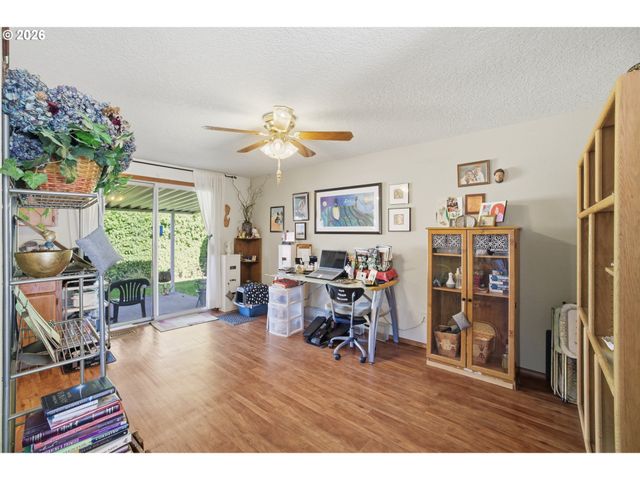 12723 Se MAIN St, Portland, OR 97233