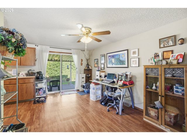 12723 Se MAIN St, Portland, OR 97233