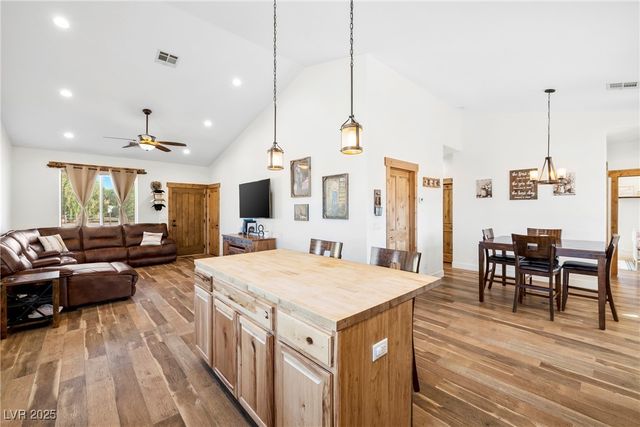 1625 Metcalf Drive, Overton, NV 89040