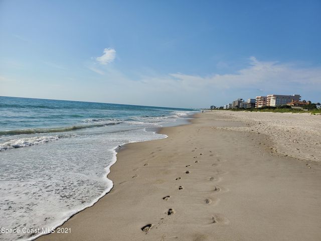 255 Paradise Boulevard 14, Indialantic, FL 32903