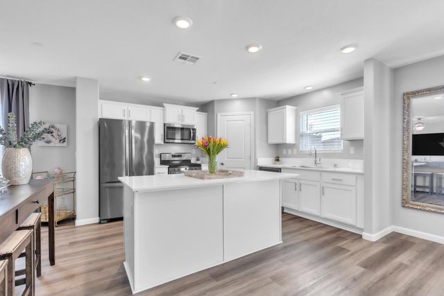 6203 Panda Way, Riverbank, CA 95367