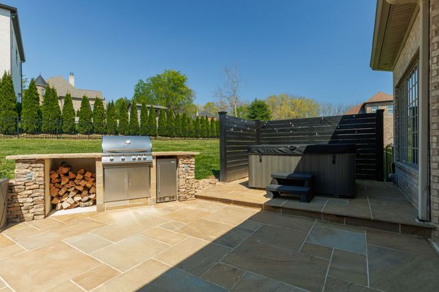 1000 Morchella Private Way, Hendersonville, TN 37075