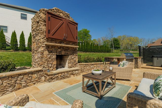 1000 Morchella Private Way, Hendersonville, TN 37075