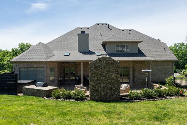 1000 Morchella Private Way, Hendersonville, TN 37075