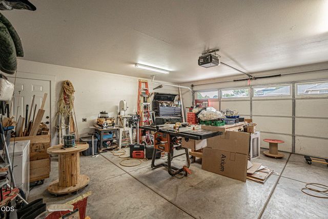 1144 Highlands Drive, Eagle Point, OR 97524