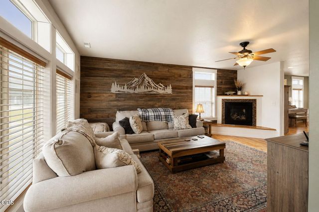 1144 Highlands Drive, Eagle Point, OR 97524