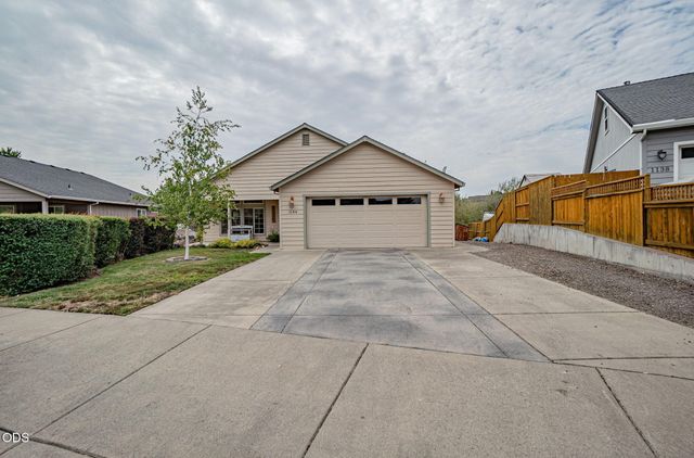 1144 Highlands Drive, Eagle Point, OR 97524