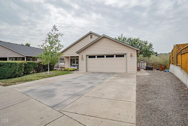 1144 Highlands Drive, Eagle Point, OR 97524