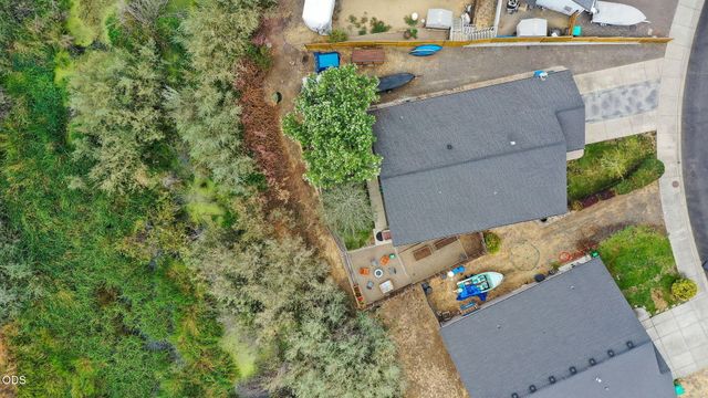 1144 Highlands Drive, Eagle Point, OR 97524