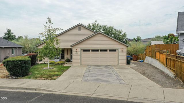 1144 Highlands Drive, Eagle Point, OR 97524