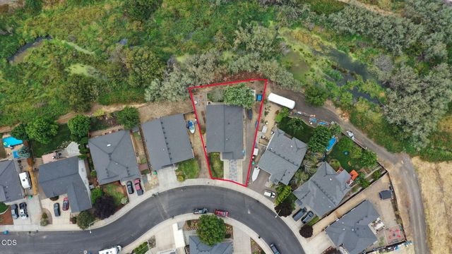 1144 Highlands Drive, Eagle Point, OR 97524