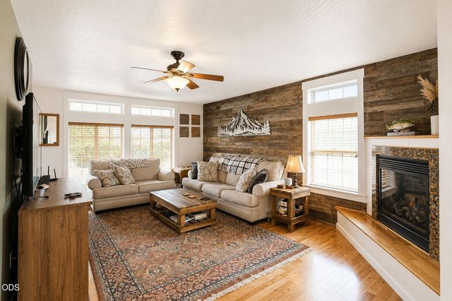 1144 Highlands Drive, Eagle Point, OR 97524