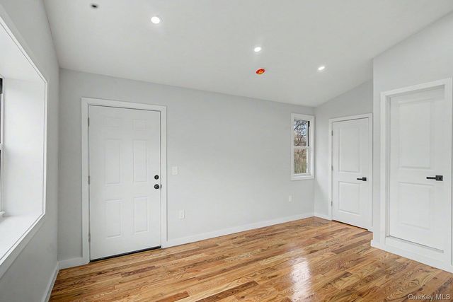 19 West side Avenue, Bay Shore, NY 11706