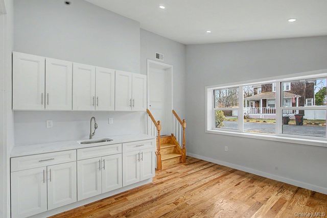 19 West side Avenue, Bay Shore, NY 11706