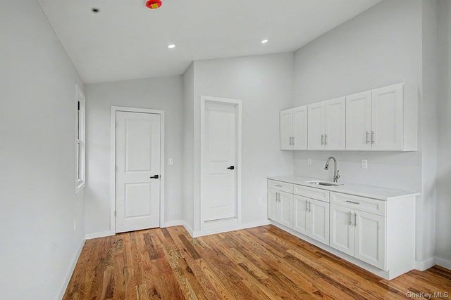 19 West side Avenue, Bay Shore, NY 11706