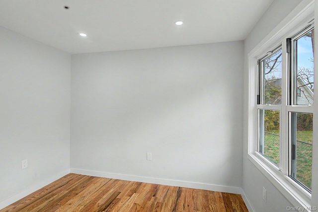 19 West side Avenue, Bay Shore, NY 11706