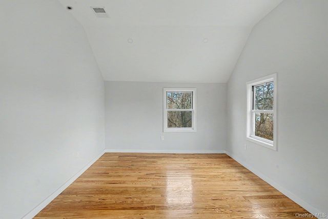 19 West side Avenue, Bay Shore, NY 11706