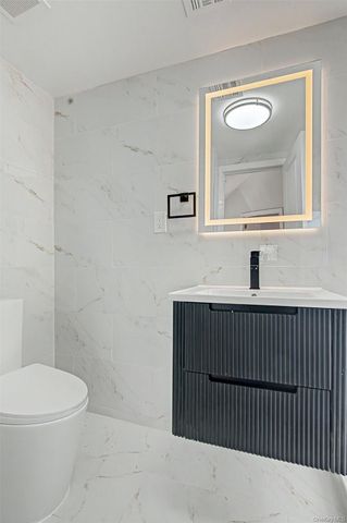 19 West side Avenue, Bay Shore, NY 11706