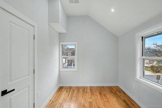 19 West side Avenue, Bay Shore, NY 11706