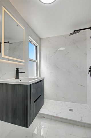 19 West side Avenue, Bay Shore, NY 11706