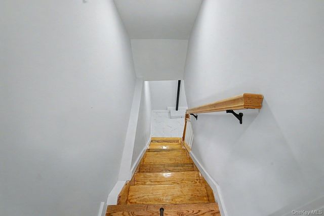 19 West side Avenue, Bay Shore, NY 11706