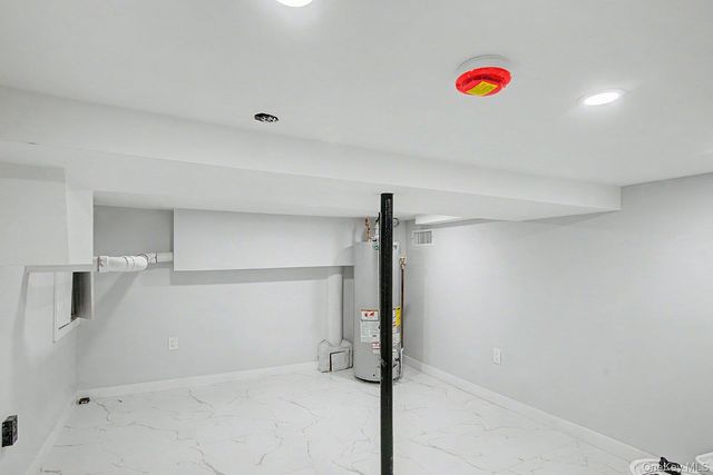 19 West side Avenue, Bay Shore, NY 11706