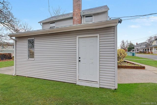 19 West side Avenue, Bay Shore, NY 11706