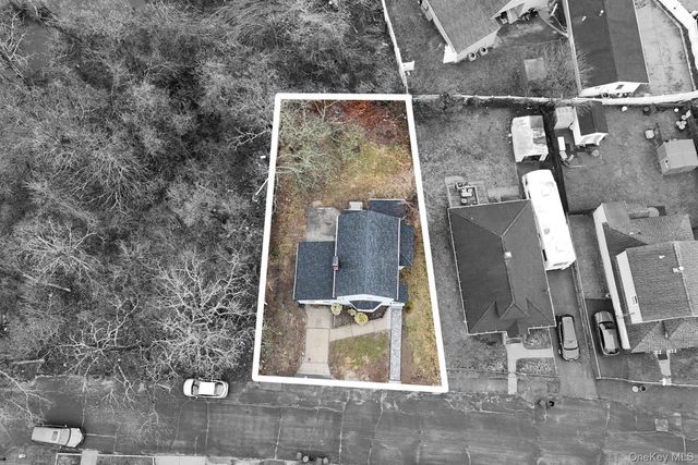 19 West side Avenue, Bay Shore, NY 11706