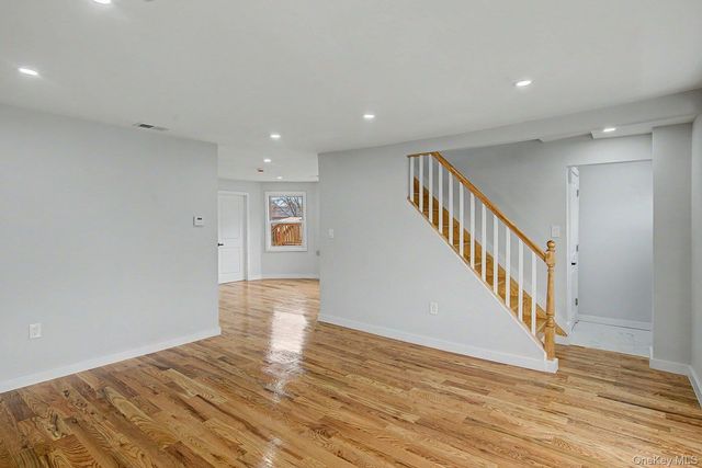 19 West side Avenue, Bay Shore, NY 11706