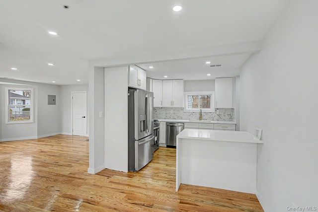 19 West side Avenue, Bay Shore, NY 11706